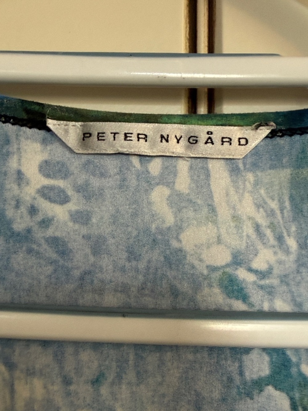 Peter Nygard Blue & Green Abstract V-Neck Short Sleeve T-Shirt Vibrant Colors - Picture 3 of 4